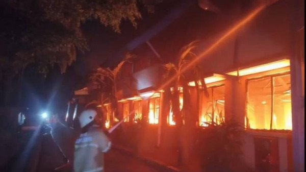 Kebakaran Menghanguskan Pabrik Sepatu di Kawasan Industri Gajah Tunggal, Tangerang