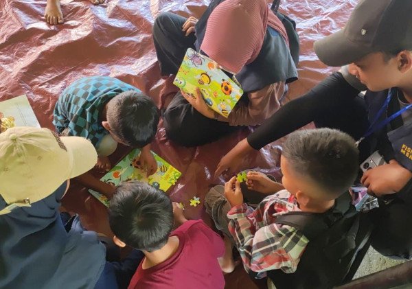 Relawan Pendidikan SSB dan Fisipol UGM Terus Dampingi Siswa Terdampak Bencana di Aceh