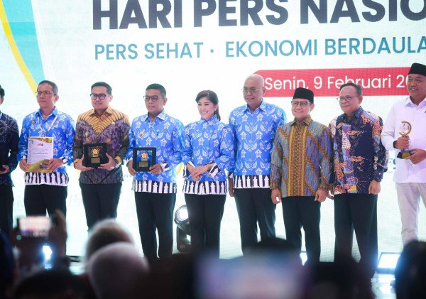 Gubernur Banten Andra Soni Raih PWI Awards