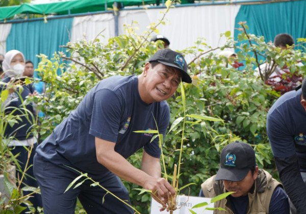 Bupati Tangerang Hadiri Peringatan Hari Peduli Sampah Nasional, Tekankan Pentingnya Pengelolaan Sampah yang Baik