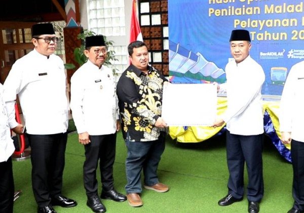 Dinas Pendidikan Kota Tangerang Raih Penghargaan Pelayanan Publik Terbaik