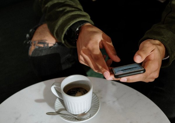 Indonesia Puncaki Daftar Pengguna Paling Aktif Perangkat Mobile di Dunia: Laporan State of Mobile 2024 dan Tips Mengurangi Kecanduan