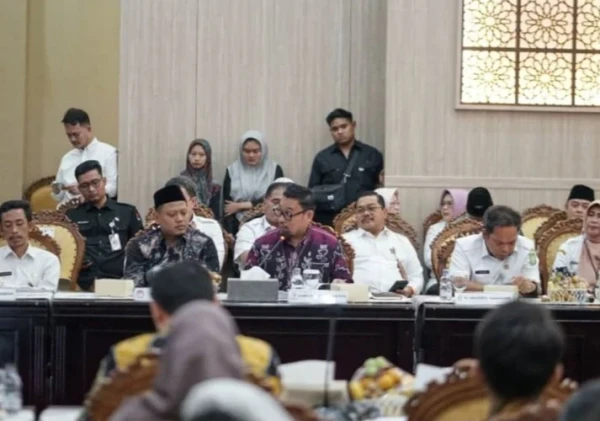 Bawaslu Banten Paparkan Kesiapan dan Hasil Pengawasan Pemilu Serentak 2024 dalam Kunjungan Komisi II DPR RI
